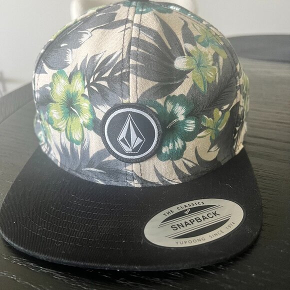 Volcom Hat Cap Hawaiian Snapback One Size Trucker Fishing Outdoor Casual Youth - Picture 1 of 7
